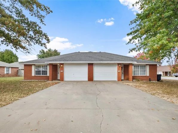 705 & 707 E Kara Ln, Rogers, AR 72758
