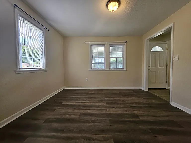 212 Middle St — Photo 7