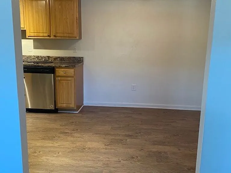 Eastwind Apartments — Photo 13