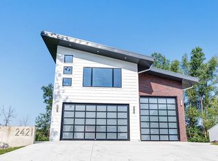 2421 Longtail Beach Ln, Suamico, WI 54173