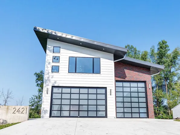 2421 Longtail Beach Ln, Suamico, WI 54173