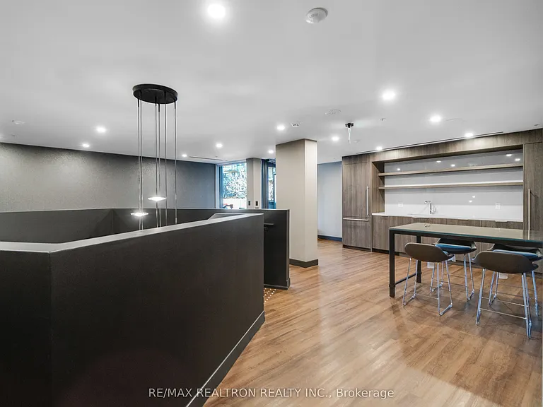 2525 Bathurst St #310 — Photo 32