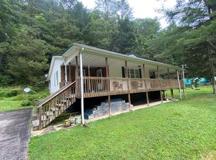 33 Tulip Dr, Dingess, WV 25671