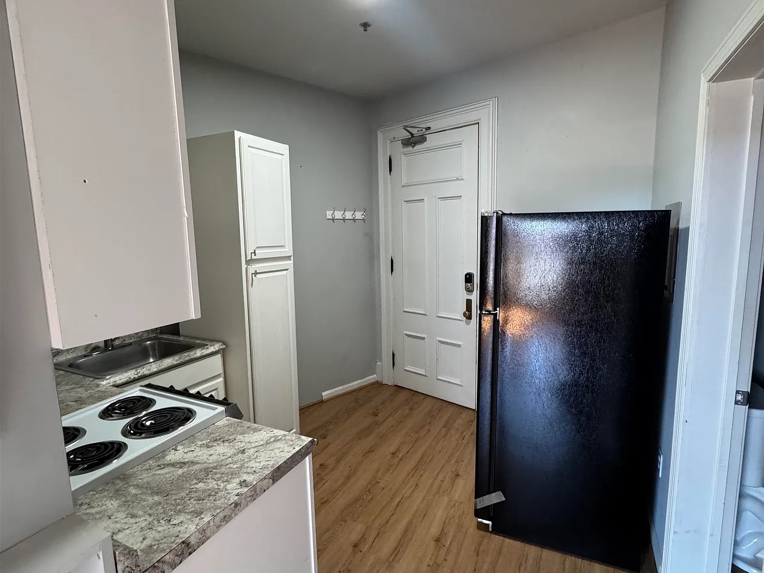 Studio, 1.0 bath, 500 sqft, $1,350 — Photo 2