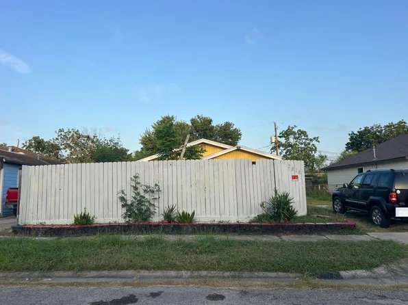 2818 Blake St, Corpus Christi, TX 78405