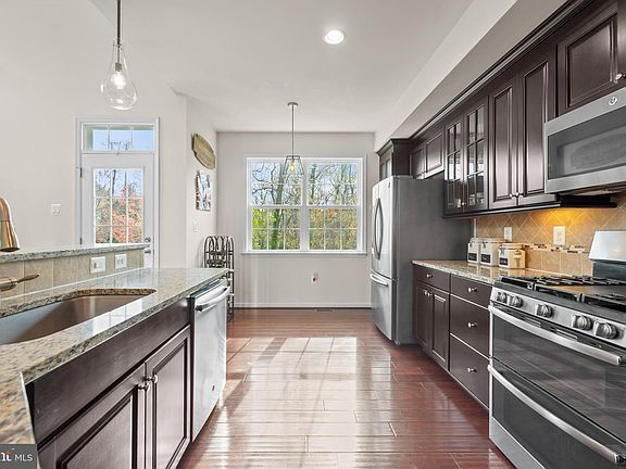 5th image of 3571 Huntley Manor Ln