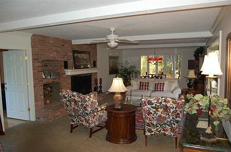 living/dining area
