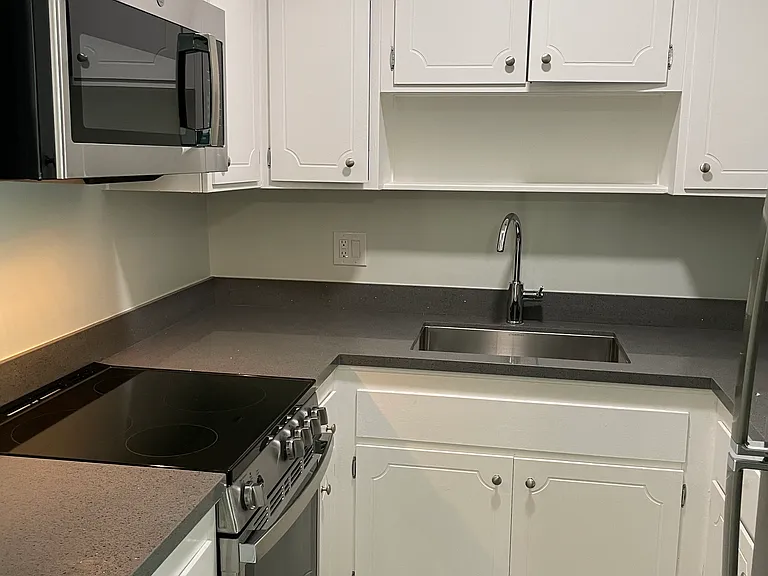 La Vannessa Apartments — Photo 10