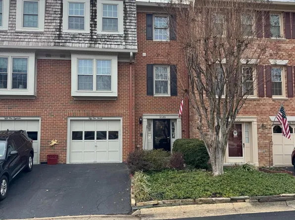 5120 Woodmire Ln, Alexandria, VA 22311