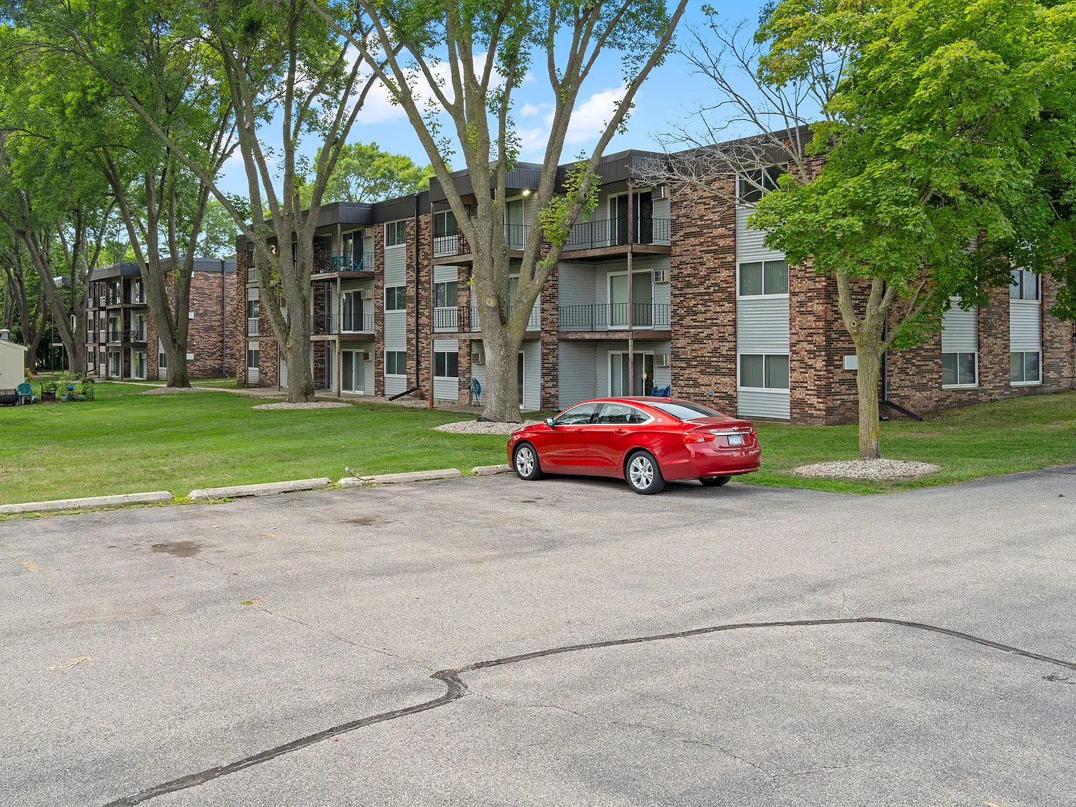 The Edge Apartments — Photo 3