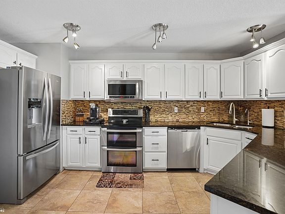 5th image of 1535 Castlegar Ct