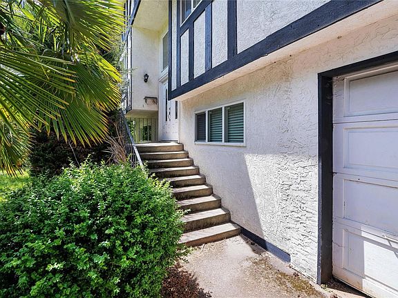 4th image of 4094 Dawnview Cres
