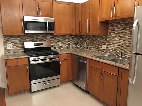 2nd image of 6938 Laurel Canyon Blvd Unit 301