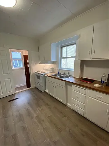 87 Marshall St Photo 1