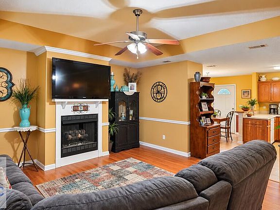 2nd image of 231 Colleen Ln