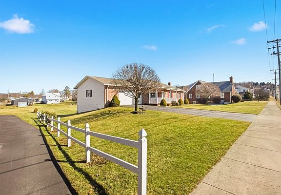 3rd image of 248 Ord St