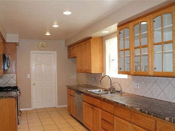 2nd image of 6058 Groveoak Pl
