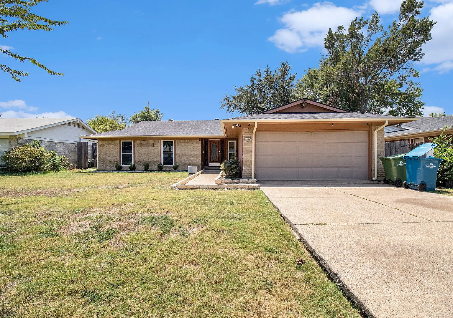 This charming home in Carrollton, Texas, is available for rent and offers an ideal blend of comfo... — Photo 3