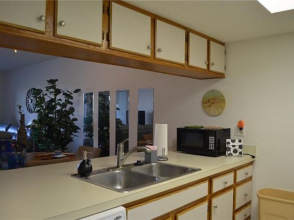 2nd image of 4040 Oakview Dr #G