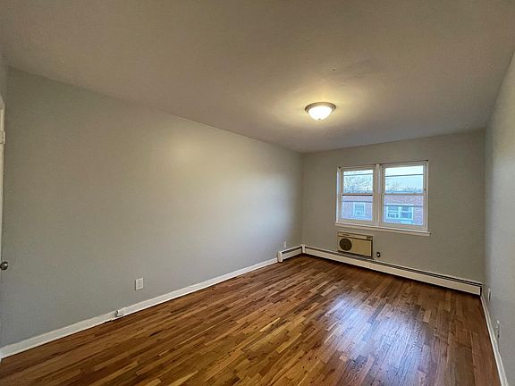 4th image of 1063 E 83rd St Floor 3