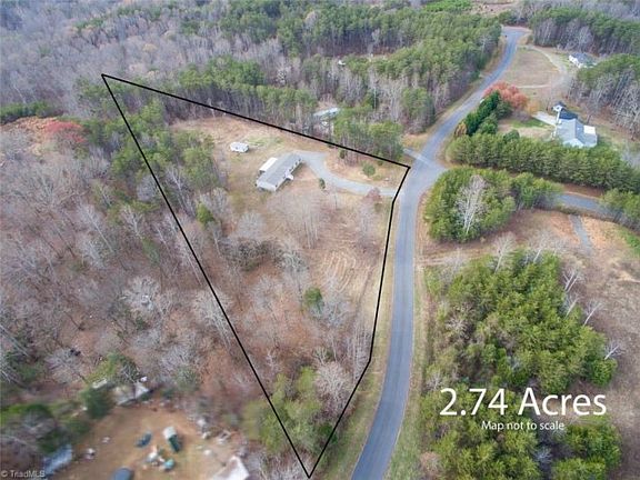 3rd image of 102 Amy Ln