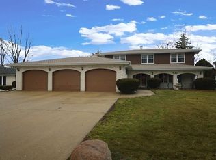 623 Ca Crest Dr, Shorewood, IL 60404