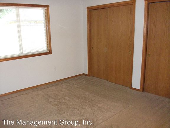5th image of 114 NE Juniper Ave APT A