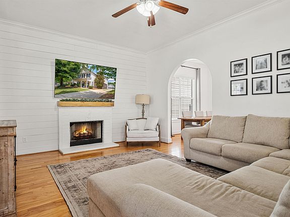 2nd image of 5410 Camellia Ln