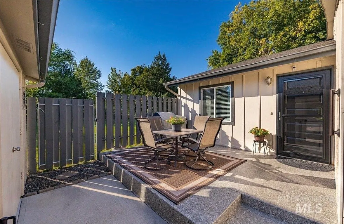 Building Photo - 1109 S Abbey Cir