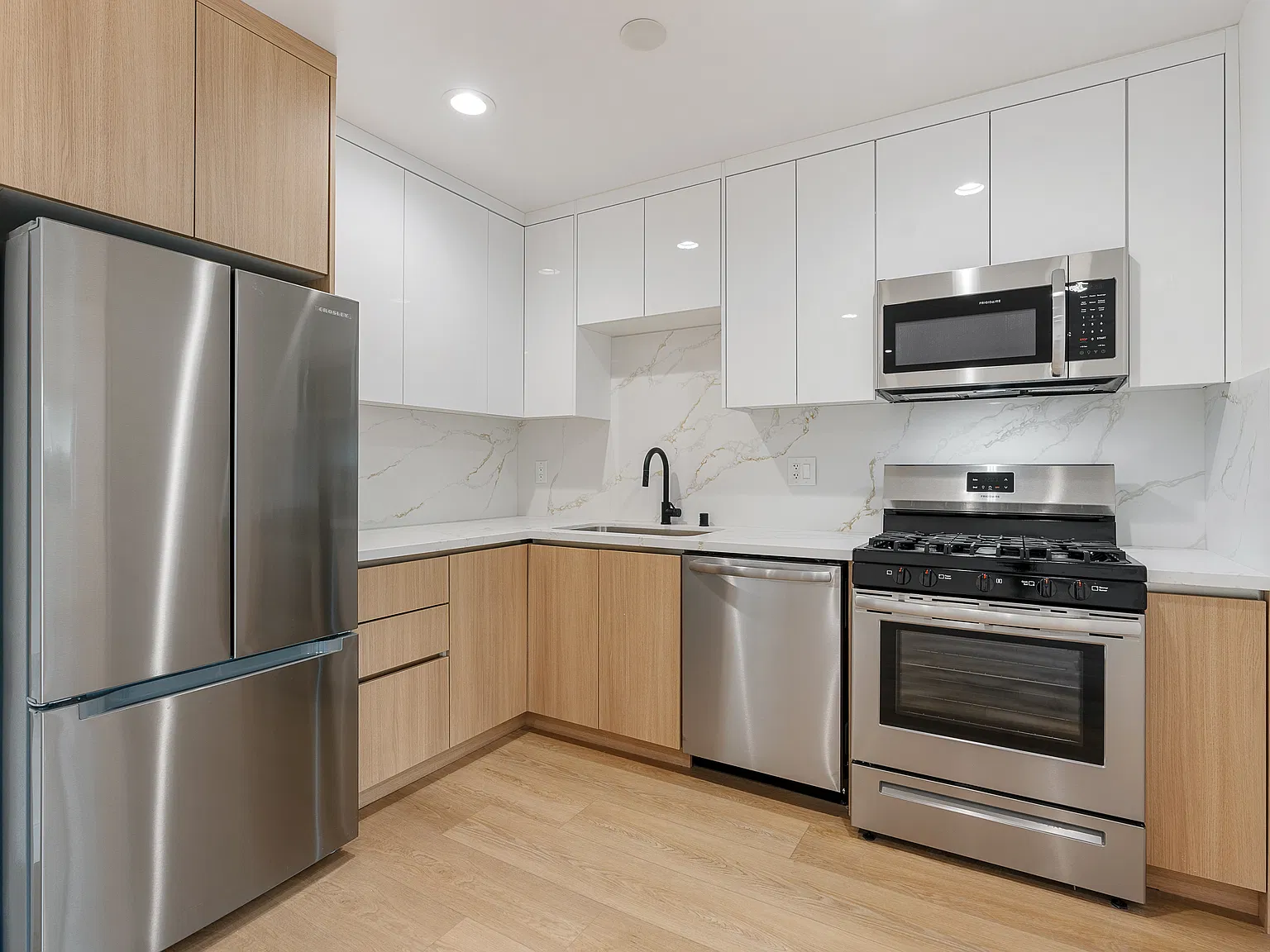 Studio, 580 sqft, $2,600 — Photo 3