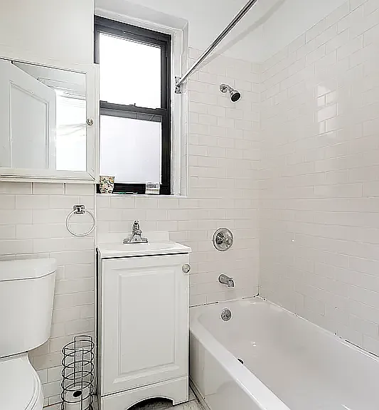 623 W 207th St #24 — Photo 6