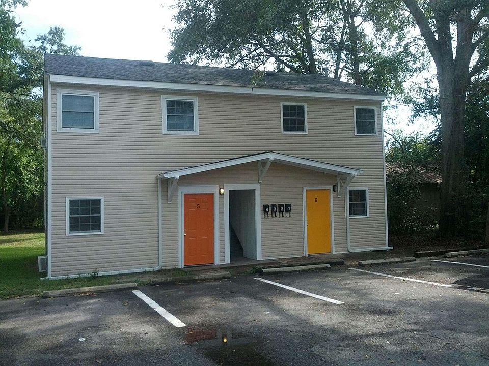 UNIT IS UPSTAIRS/RIGHT SIDE