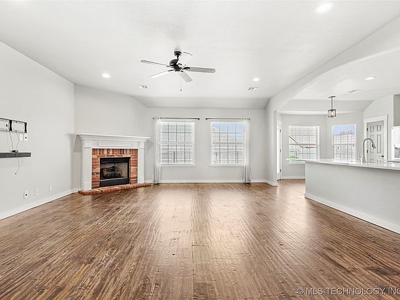 4th image of 510 S 50th Pl