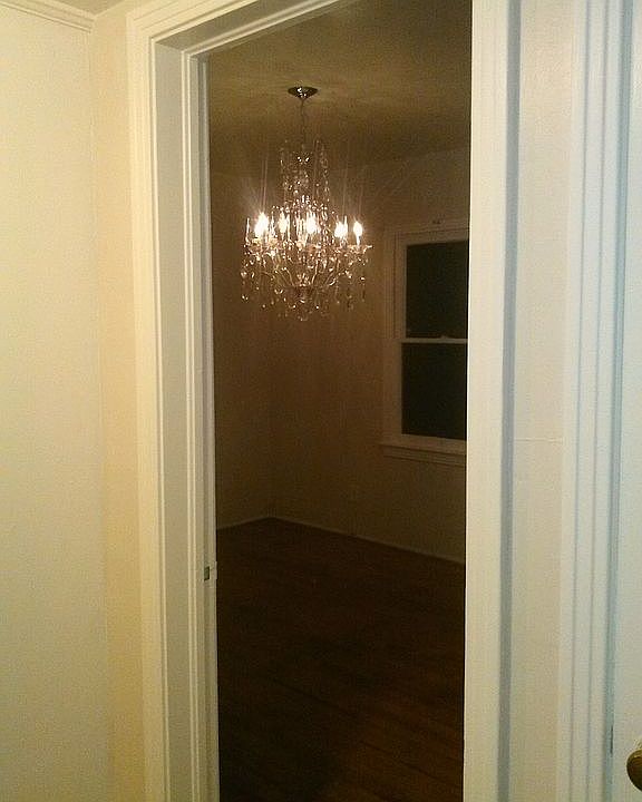 2nd image of 1909 Dracena St