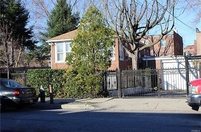 1st image of 525A Bolton Ave