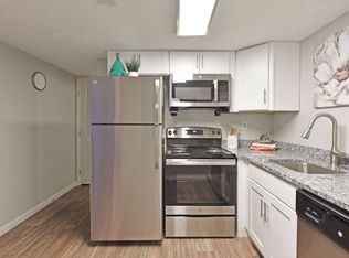 Avery, Louisville, KY 40218