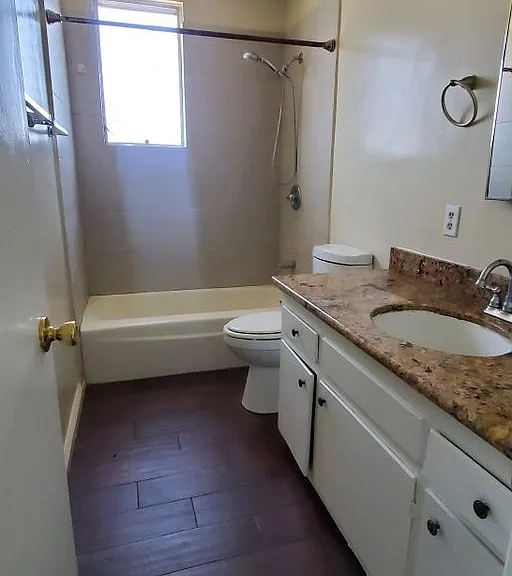 1815 Locust Ave — Photo 6