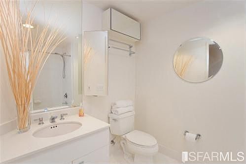5th image of 403 Main St APT 205N