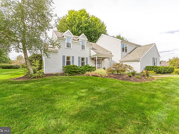 4th image of 23 Heron Hill Dr