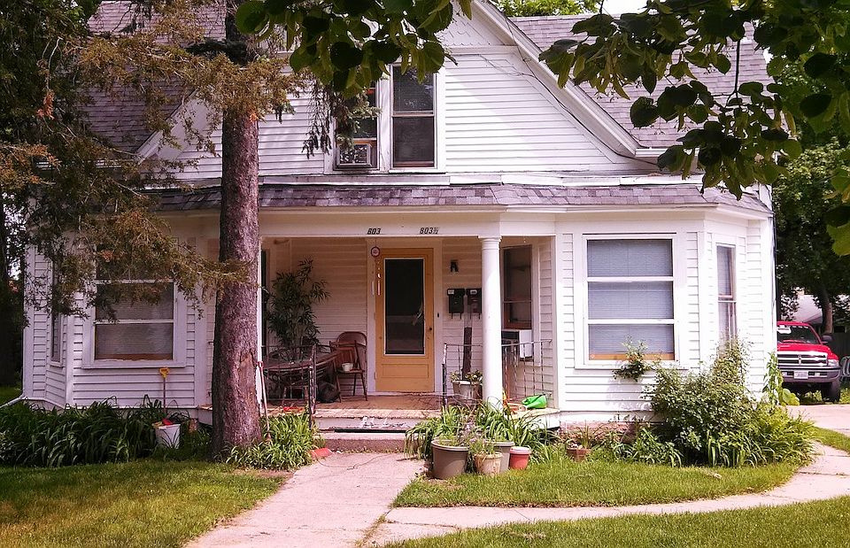 2nd image of 803 1/2 Benton Ave #1/2