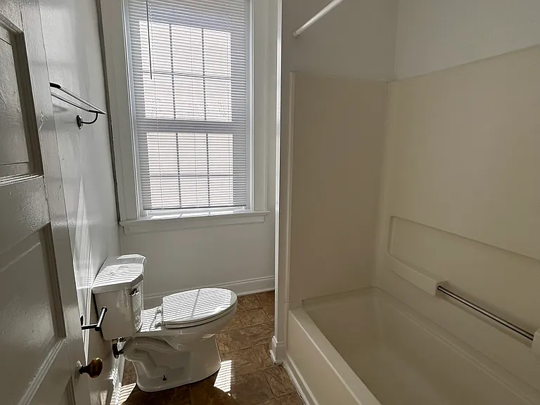 506 N Buchanan Blvd — Photo 9