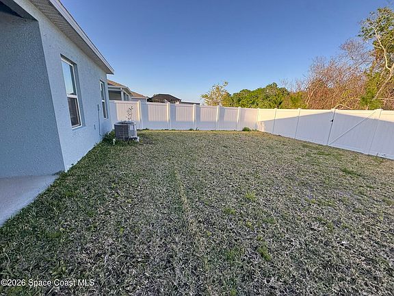 5th image of 2153 Landing Dr