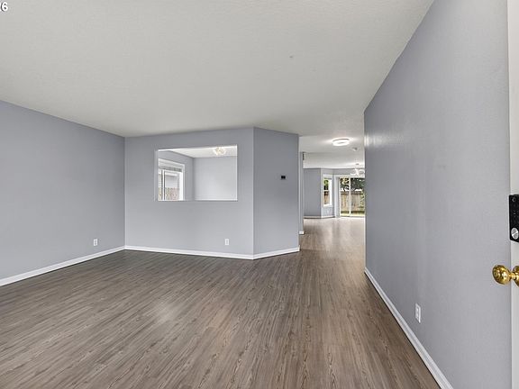 4th image of 2215 NE 107th St