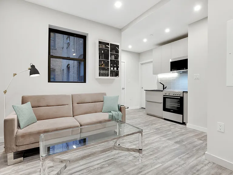 125 W 16th St #6C — Photo 3