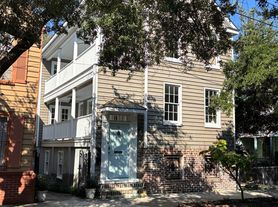 87 America St