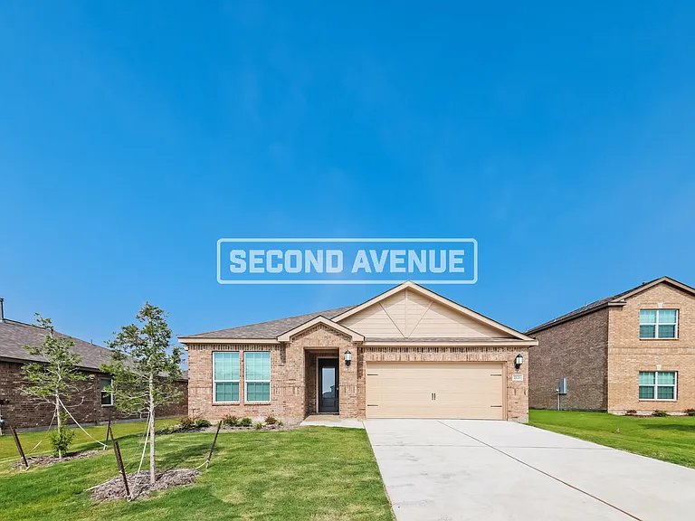 2121 Meadow Dr — Photo 1