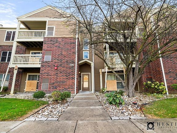 3rd image of 206 Glengarry Dr APT 306