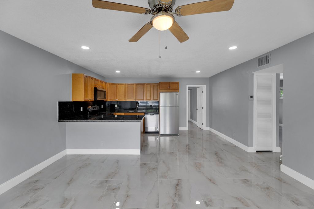 800-802 SW 6th Court, photo 5