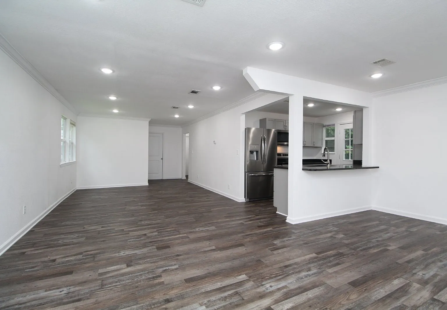 3 bed, 2.0 bath, 1272 sqft, $1,500 — Photo 3