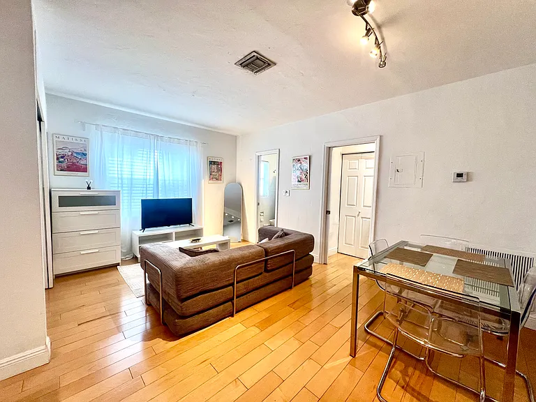 1001 7th St #202 — Photo 3